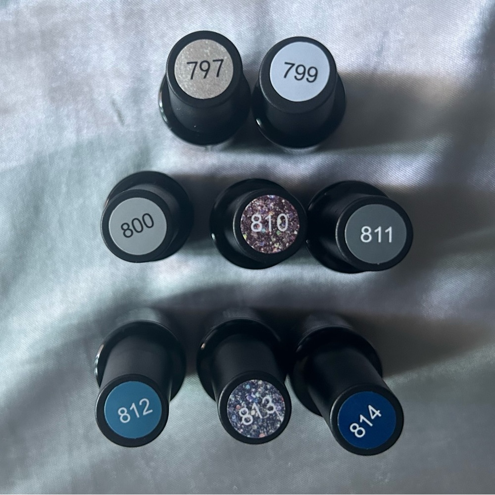 8 Bottles of Beetles Gel Polish - Swipe for shades 💅